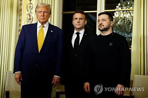 파리서 만난 트럼프와 젤렌스키