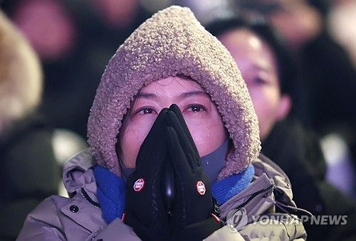 눈물 흘리는 시민