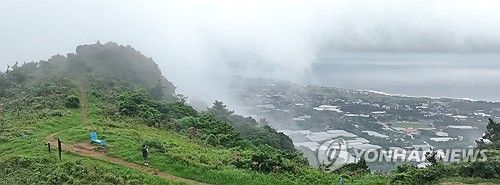 구름 낀 서귀포시 군산오름