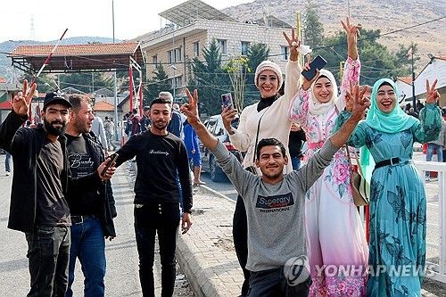 기뻐하는 시리아 다마스쿠스 난민들