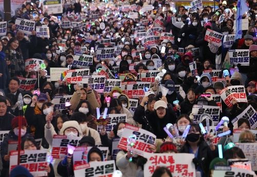 야광봉 들고 함성