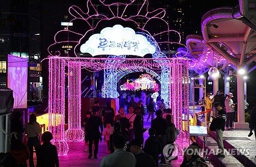 올해 처음 선보인 민락수변공원 빛 축제