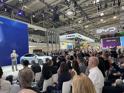 독일 IAA에서 신차 발표하는 BYD