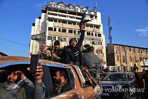 기뻐하는 시리아 반군