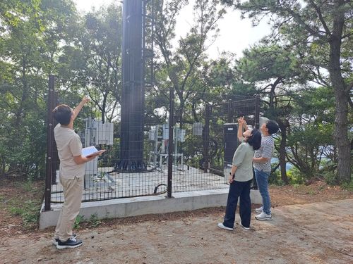 이동통신 중계기 설치 현장 점검하는 북구청 공무원들
