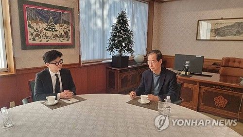 한덕수 총리, 한동훈 대표와 긴급 회동