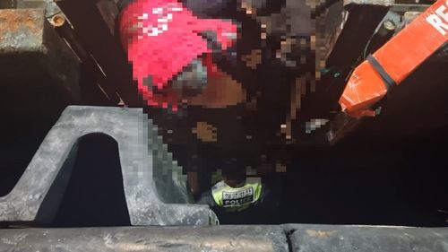 신안 흑산도항에서 바다에 빠진 50대, 해경에 구조