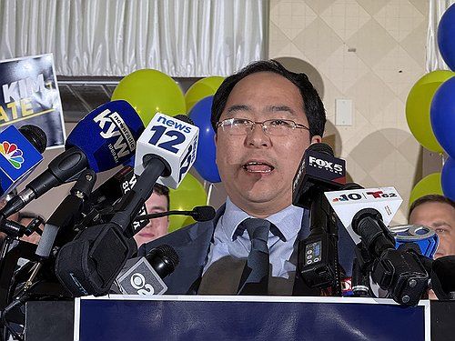 당선 소감 밝히는 한국계 첫 연방 상원의원 앤디김