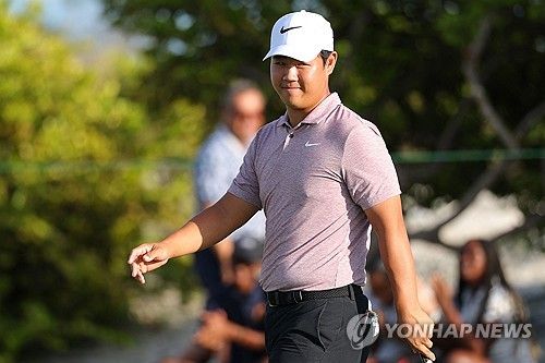 미소 짓는 김주형