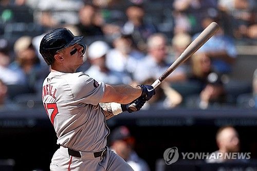 장타 때리는 타일러 오닐