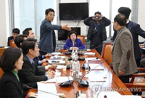 국회 곳곳 비상계엄-탄핵안폐기 여파