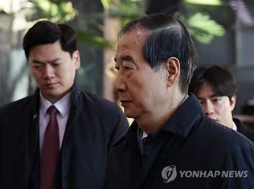 출근하는 한덕수 총리