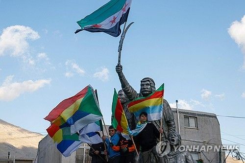 알아사드 정권 몰락에 환호하는 골란고원의 드루즈파 주민