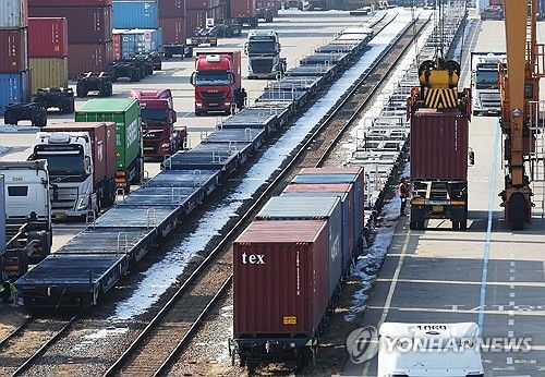 화물열차 컨테이너 하역 작업