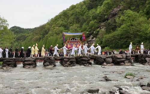 농다리축제 상여다리 건너기