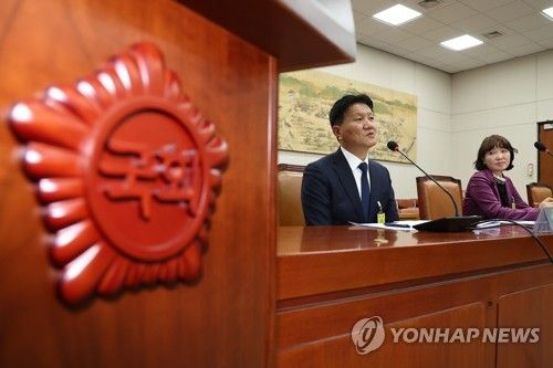 발언하는 이윤찬 충암고 교장