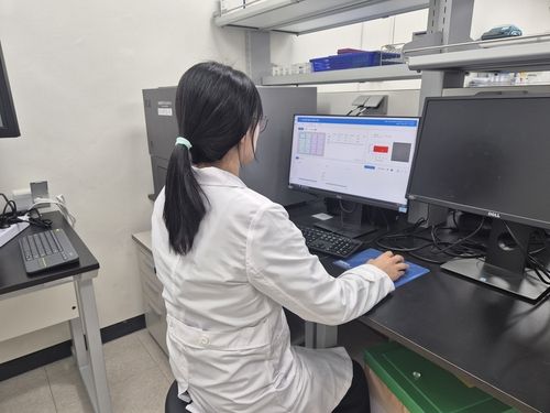 충남도 보건환경연구원 분석 모습