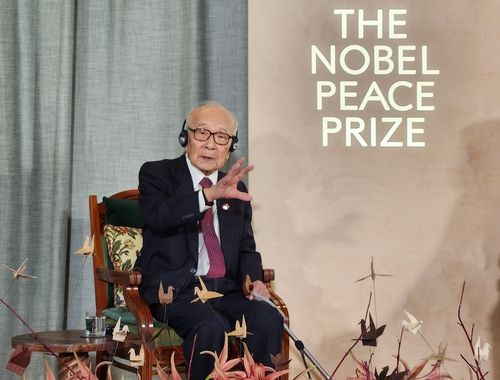 노벨평화상 기자회견서 발언하는 니혼히단쿄 다나카 대표위원