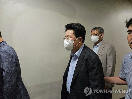 출석하는 박영민 영풍 석포제련소 대표이사