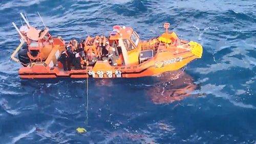 실종자 찾기 위해 수중수색하는 해경