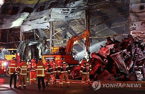 '문경 공장 화재' 진화 및 소방관 구조 작업