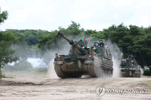 기동하는 K-9 자주포