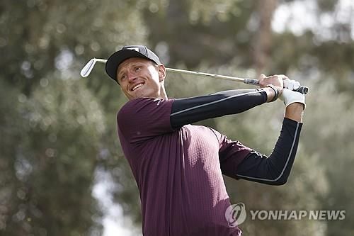 메롱크의 아이언 샷.