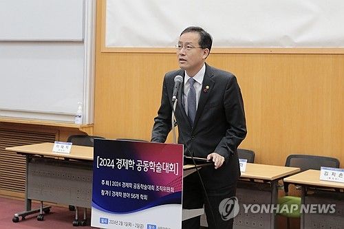 인사말 하는 이형일 통계청장
