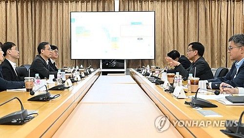 업무보고 받는 최상목 부총리