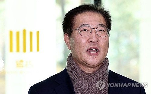 취재진 질문에 답하는 박성재 법무부 장관 후보자