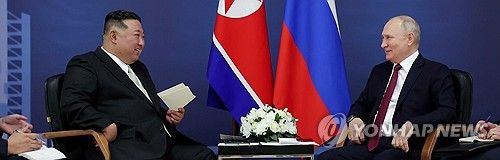 푸틴 러시아 대통령과 회담하는 김정은