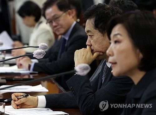 생각에 잠긴 김주현 금융위원장