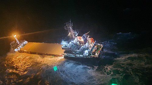 서귀포 해상서 11명 탄 화물선 침몰중…해경 "긴급 구조작업"