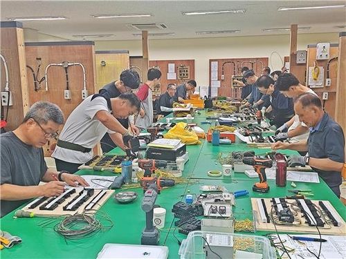 폴리텍대 항공캠퍼스 '전기설비제어' 교육 참여한 실습생들