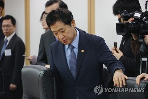 행안부-금융위 업무 협약식 참석한 김주현 금융위원장