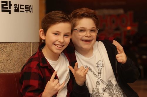 포즈 취하는 뮤지컬 '스쿨 오브 락' 아역들