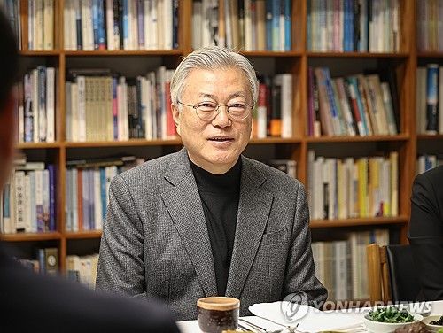 민주당 지도부와 오찬하는 문 전 대통령