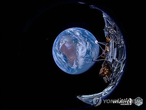 인튜이티브 머신스의 달 착륙선이 우주에서 촬영한 사진 