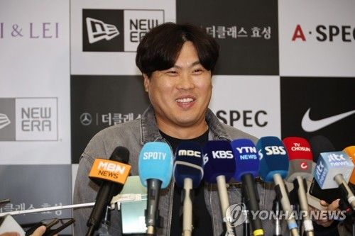 인터뷰하는 류현진
