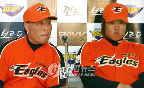 2007년 한화 이글스 김인식(왼쪽) 감독과 류현진