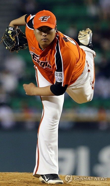 '괴물' 류현진, 12년 만에 한화 복귀