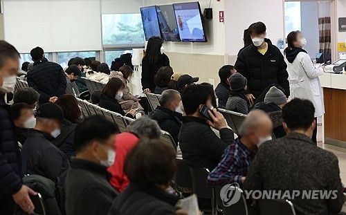 전공의 집단 사직, 환자들로 붐비는 대학병원
