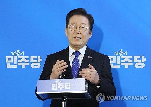 공천 관련 질문에 답하는 이재명 대표