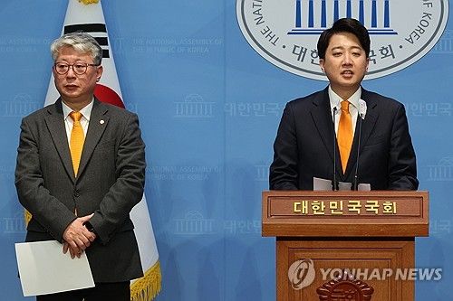 정책발표 하는 이준석 공동대표