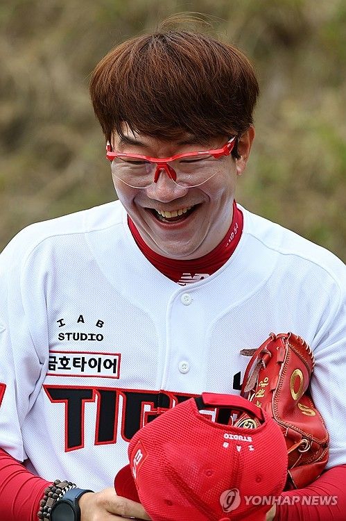 양현종 '밝은 표정으로'