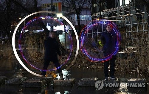 재활용 페트병과 LED 조명으로 즐기는 쥐불놀이