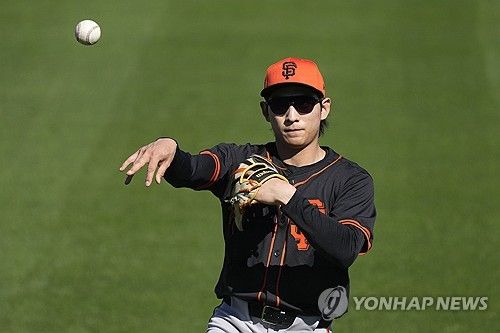 가벼운 허리 통증으로 올해 첫 시범경기에 결장한 이정후