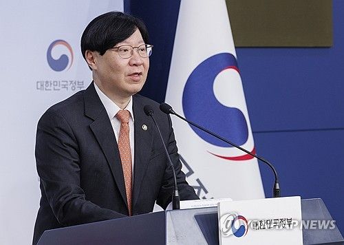 상장기업 기업가치 상승을 위한 지원 방안 설명하는 김소영 부위원장