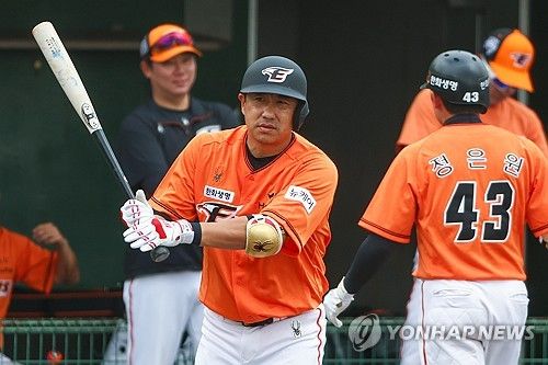 한화 유니폼 입은 김강민