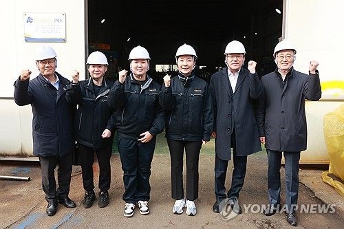 오영주 장관, 청년 창업기업 방문